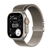 Apple Watch Ultra 3 GPS + Cellular, Cassa 49 mm in titanio naturale con Loop in maglia milanese in titanio naturale - Medium